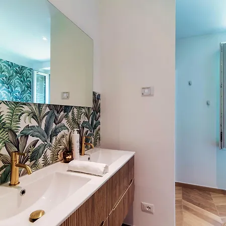 Riva - By Myhomeincomo *